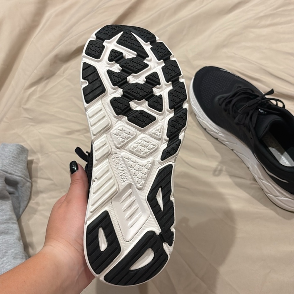 NWOT Hoka Arahi 7 (men’s 7 women’s 9) - Picture 5 of 6